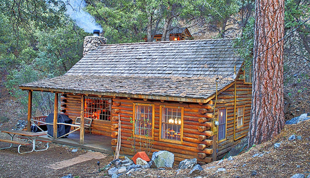 CABANE ROMANTIQUE EN RONDINS : PINE MOUNTAIN CLUB, CALIFORNIE